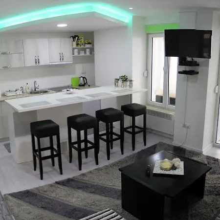 شقة Apartman Na Dan Grbavica