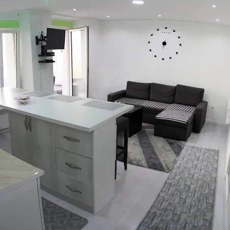 Apartman Na Dan Grbavica شقة